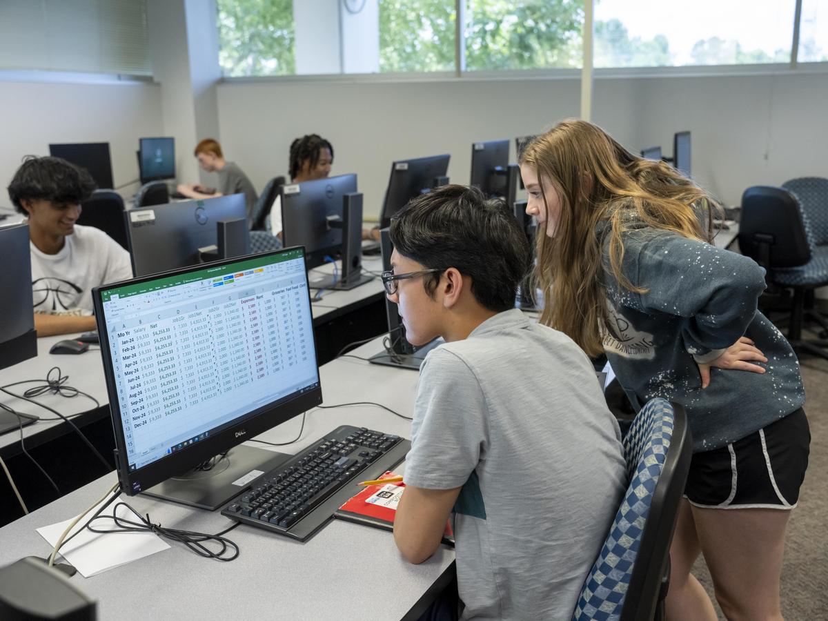 Students learn about data analysis at Become a Data Analyst.